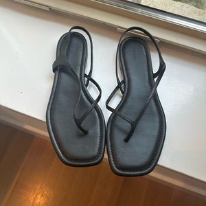 Vince Deana flat thong sandals - never worn - black